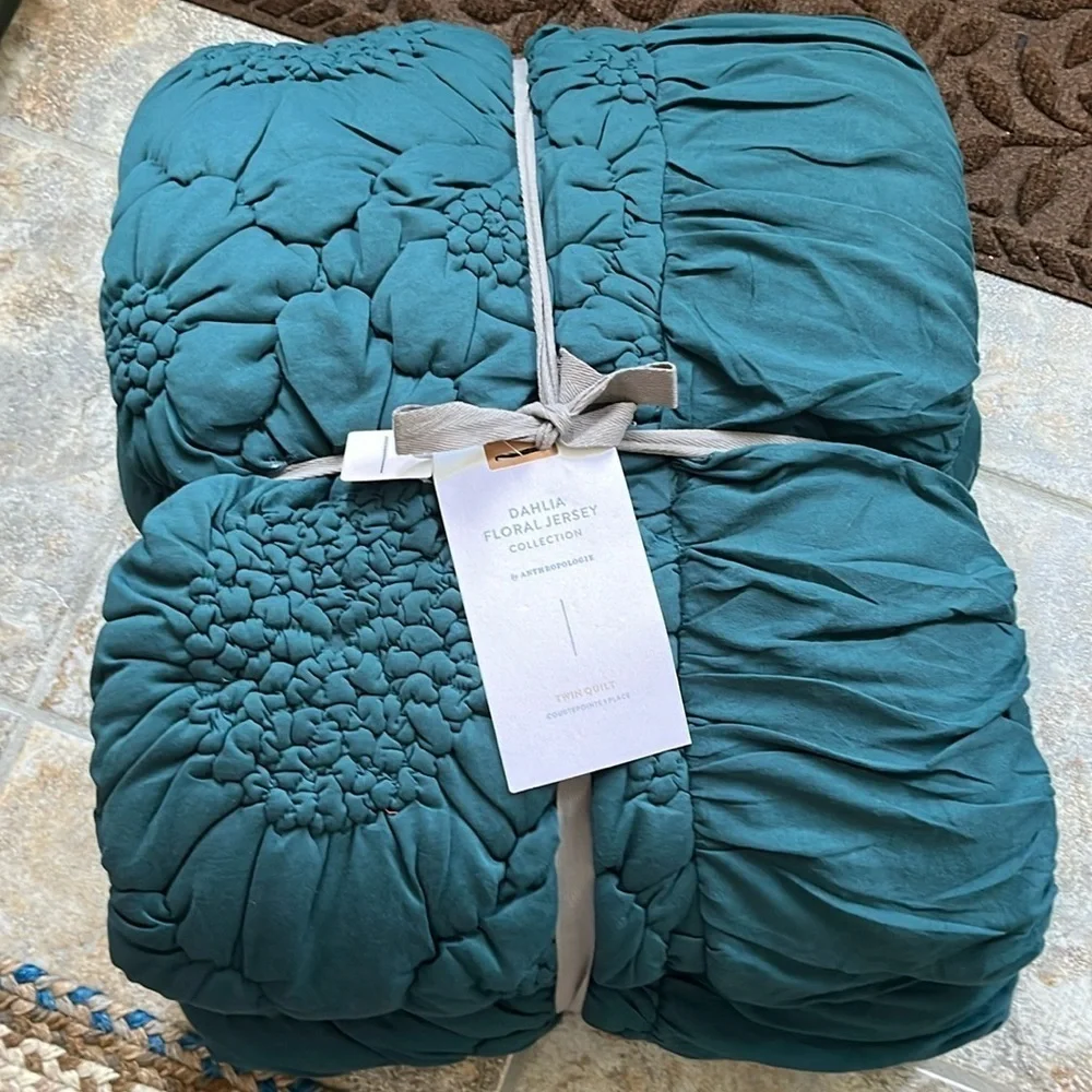 Anthropologie Dahlia Cotton Jersey Floral Quilt Size Twin NWT
